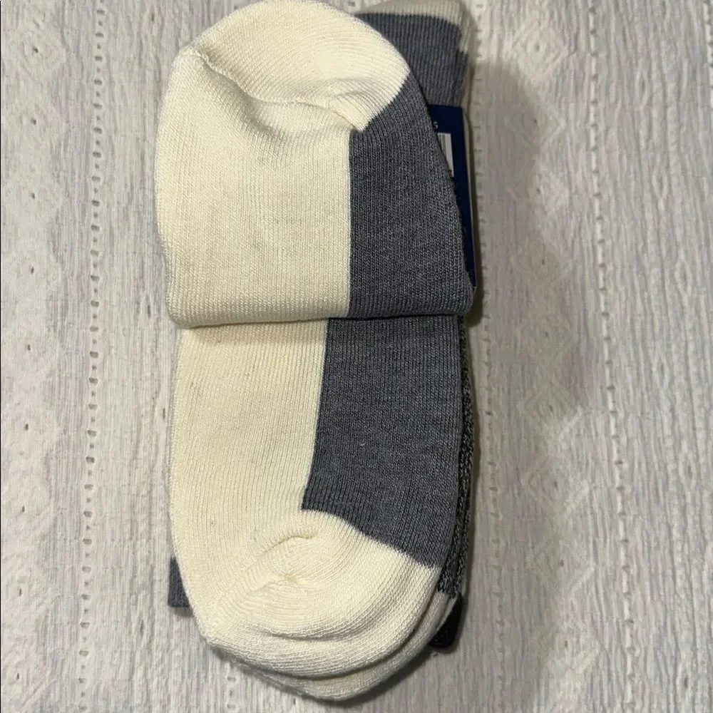 Therma SOCKS stay warm